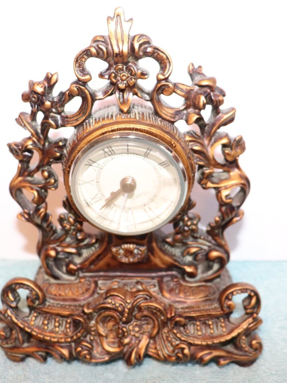 Vtg Ornate Resin Bronzeish goth /French Style Table Mantle Quartz Clock